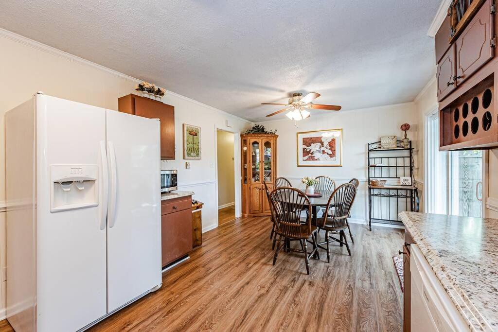 Kelly'S Comfortable Quinton Home Екстериор снимка