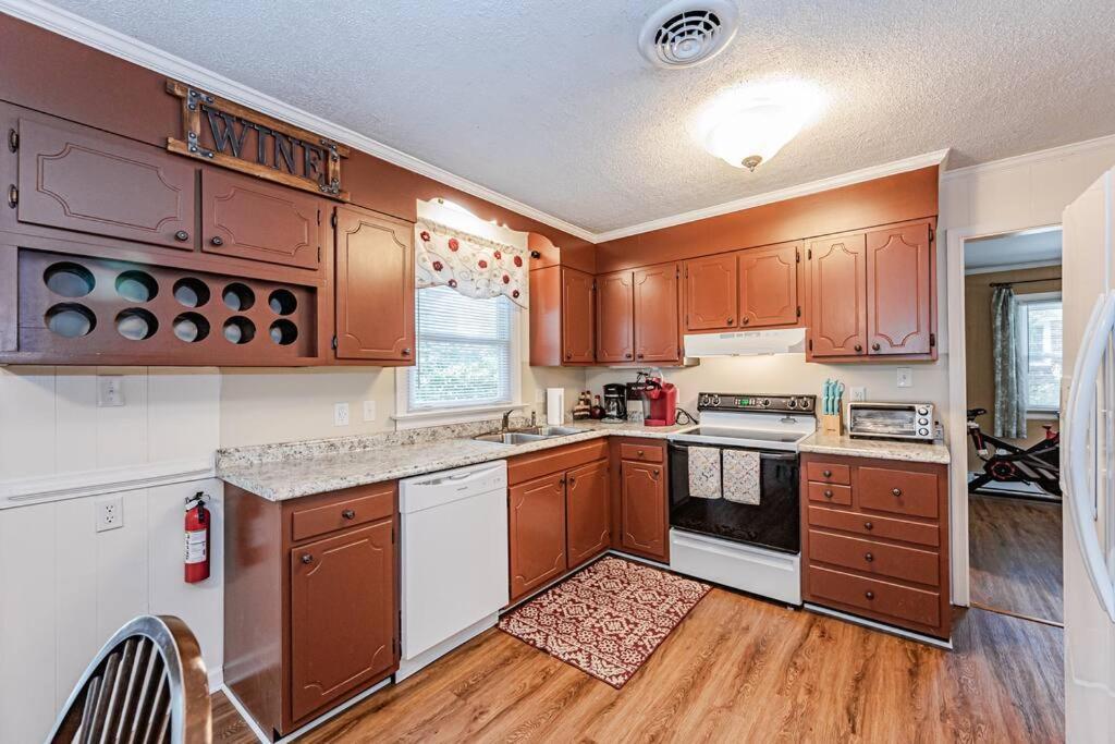 Kelly'S Comfortable Quinton Home Екстериор снимка